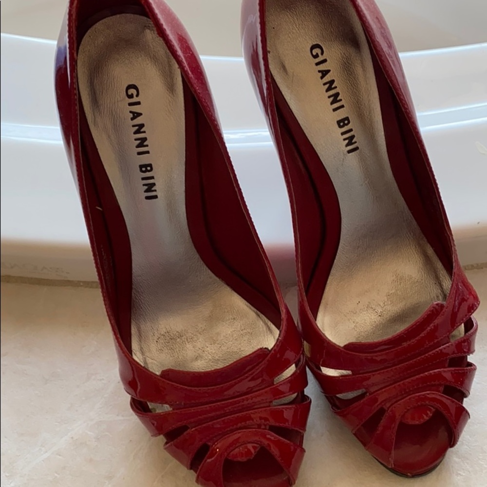 Gianni Bini red size 7 shoes